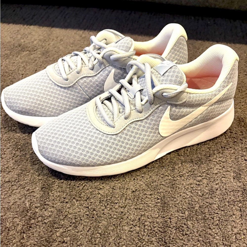NEW Nike Women's Light Gray Sneakers